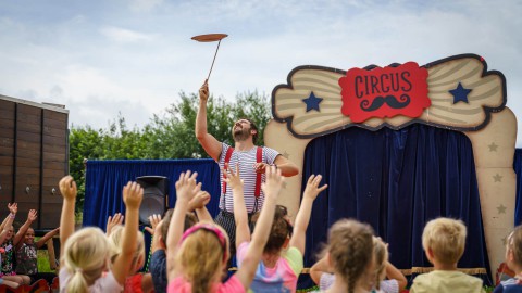 Circus Snor reist door Nederland met een prachtige circustent