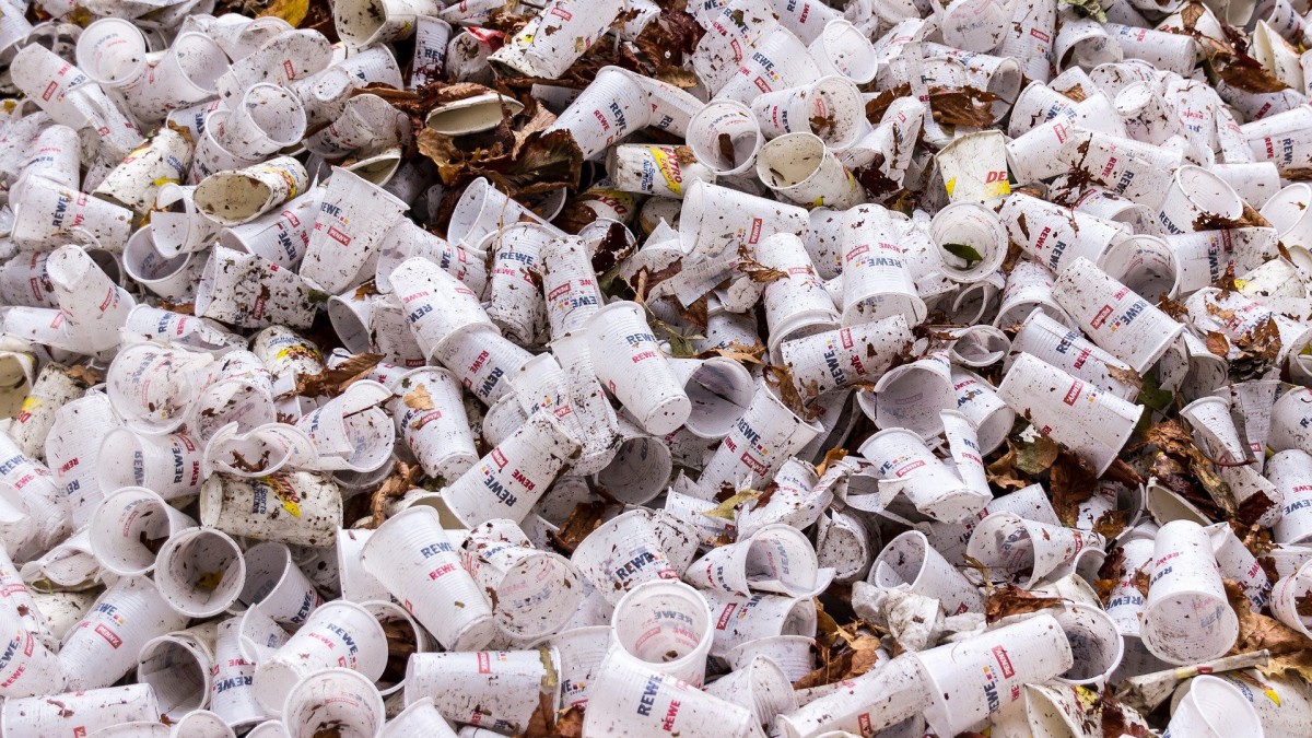 Plastic bekers zo’n 110 miljoen elk jaar