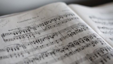 Componist van het Flevolands volkslied verrast in het provinciehuis