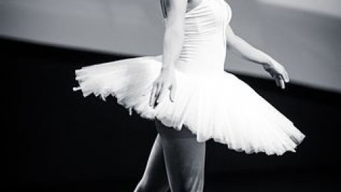 Ballerina Nationaal Ballet bezoekt ‘The White Blouse’ in Laren