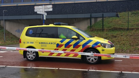 Ongeluk in Bussum: fietser naar ziekenhuis