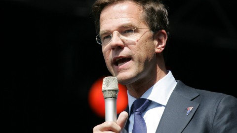 Premier-primeur - Mark Rutte doet eerste coronatest bij RTL Koffietijd